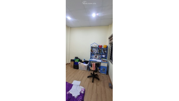 Bán nhà Tam Trinh 31 m2, 2 tỷ 950, có sân để xe rộng. LH: 0947865456